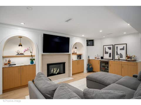Tiny photo for 17 E Division Street #1E, Chicago, IL 60610 (MLS # 12694445)