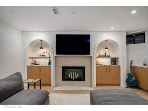 Tiny photo for 17 E Division Street #1E, Chicago, IL 60610 (MLS # 12694445)