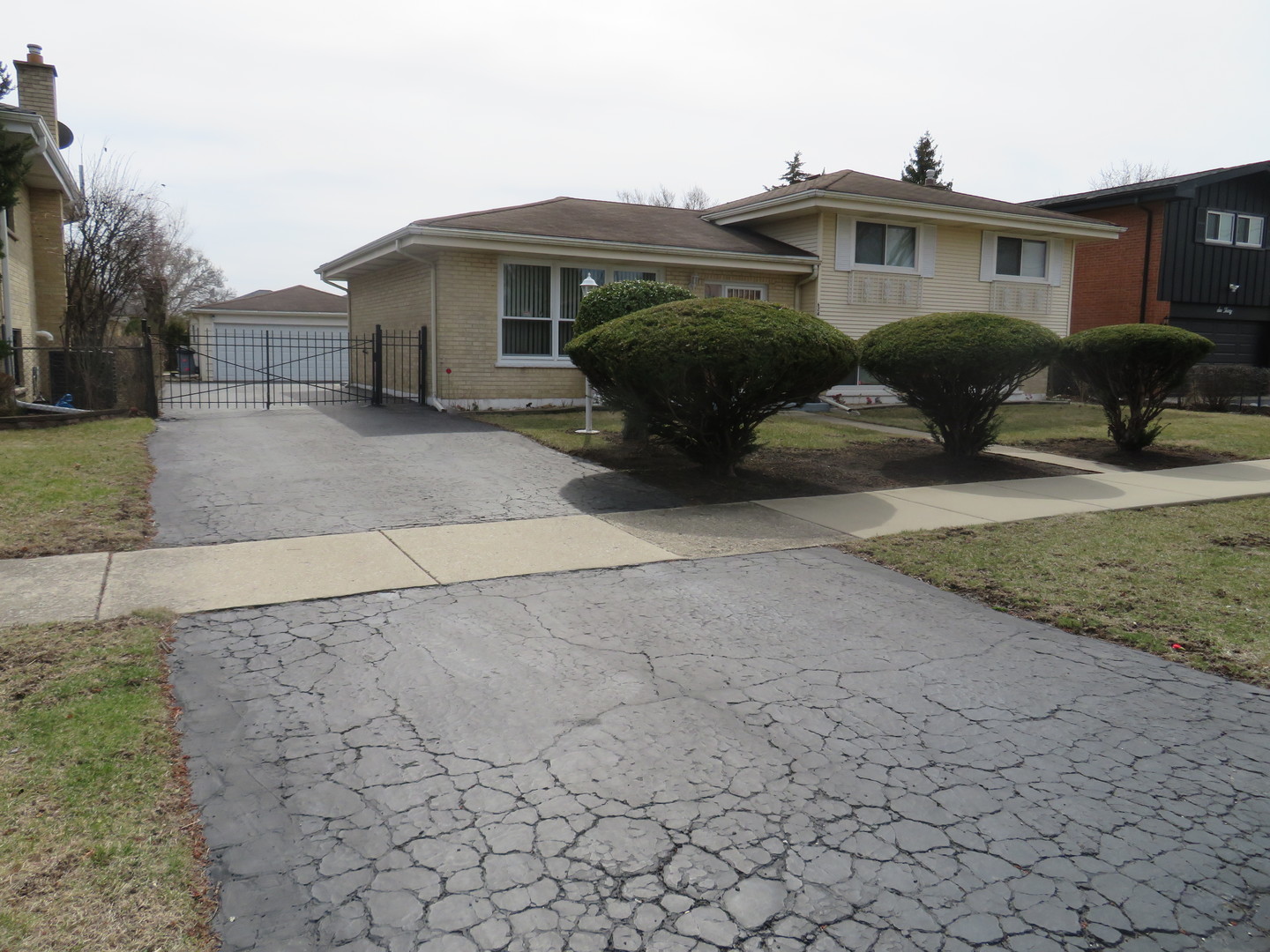 624 W Forest Preserve Drive