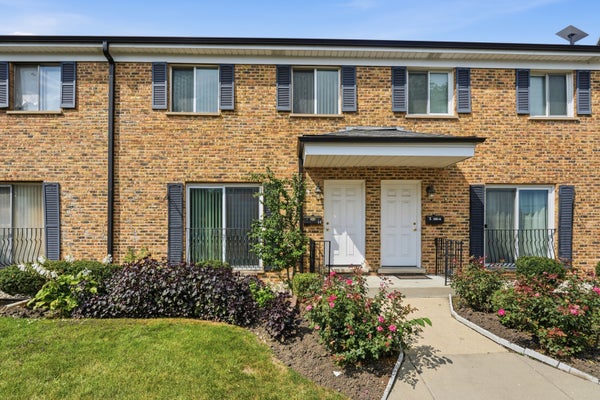 9301 W BALLARD RD APT B, DES PLAINES, IL 60016 - Image fedd86864da8e86f81b7ab8e09ecb69e/3887102034