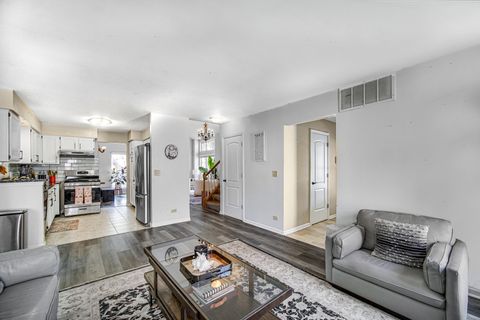 Tiny photo for 36217 N Old Creek Court, Gurnee, IL 60031 (MLS # 12487901)