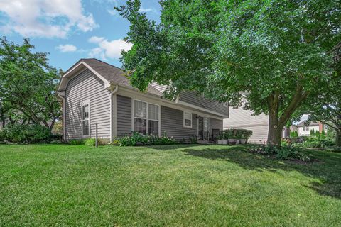 Tiny photo for 36217 N Old Creek Court, Gurnee, IL 60031 (MLS # 12487901)