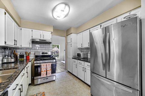 Tiny photo for 36217 N Old Creek Court, Gurnee, IL 60031 (MLS # 12487901)