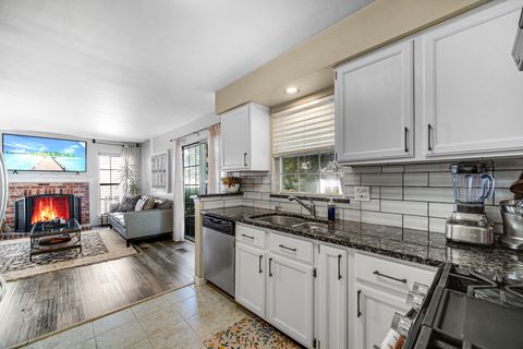 Tiny photo for 36217 N Old Creek Court, Gurnee, IL 60031 (MLS # 12487901)