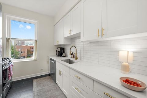 Tiny photo for 3901 N Fremont Street #3N, Chicago, IL 60613 (MLS # 12458257)