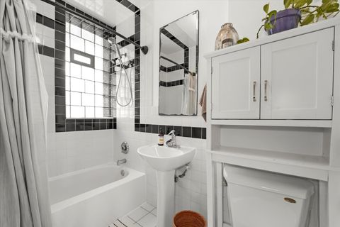 Tiny photo for 3901 N Fremont Street #3N, Chicago, IL 60613 (MLS # 12458257)