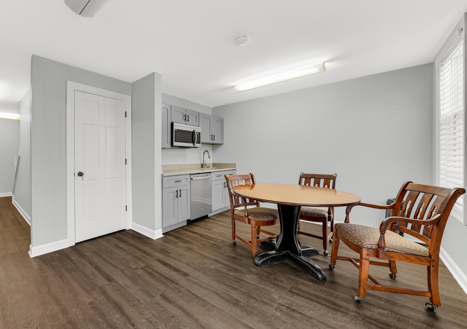 1624 W Colonial Parkway