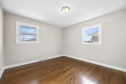 Tiny photo for 13601 Loomis Lane, Crestwood, IL 60418 (MLS # 12534066)