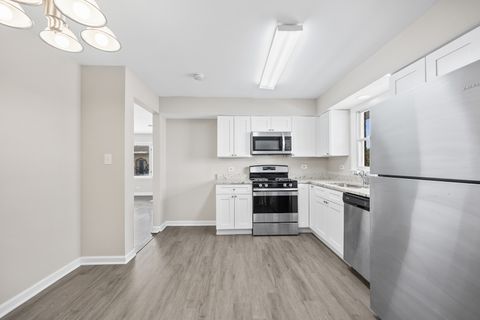 Tiny photo for 13601 Loomis Lane, Crestwood, IL 60418 (MLS # 12534066)