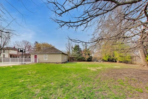 Tiny photo for 311 Brainerd Avenue, Libertyville, IL 60048 (MLS # 12587329)