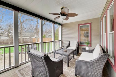 Tiny photo for 311 Brainerd Avenue, Libertyville, IL 60048 (MLS # 12587329)