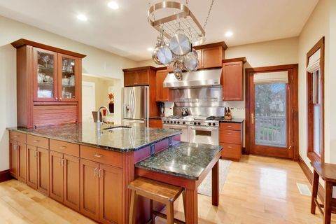 Tiny photo for 311 Brainerd Avenue, Libertyville, IL 60048 (MLS # 12587329)