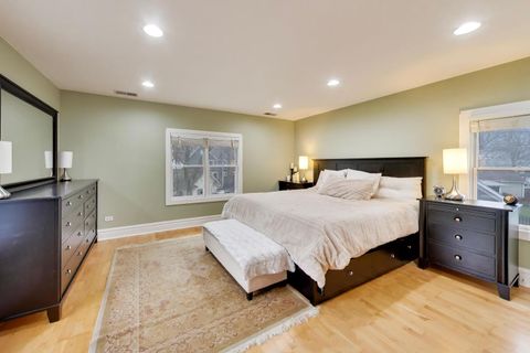 Tiny photo for 311 Brainerd Avenue, Libertyville, IL 60048 (MLS # 12587329)