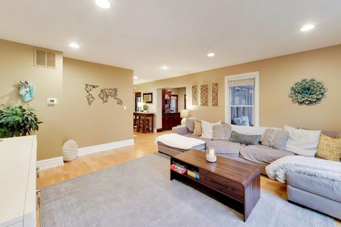 Tiny photo for 311 Brainerd Avenue, Libertyville, IL 60048 (MLS # 12587329)