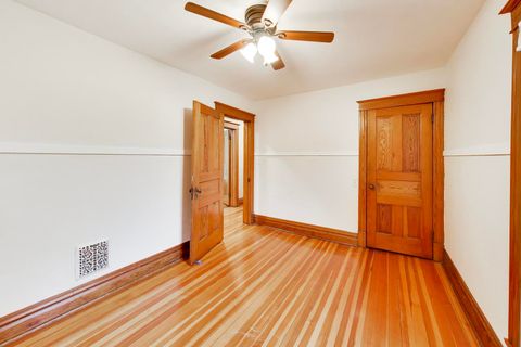 Tiny photo for 311 Brainerd Avenue, Libertyville, IL 60048 (MLS # 12587329)