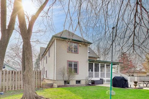 Tiny photo for 311 Brainerd Avenue, Libertyville, IL 60048 (MLS # 12587329)