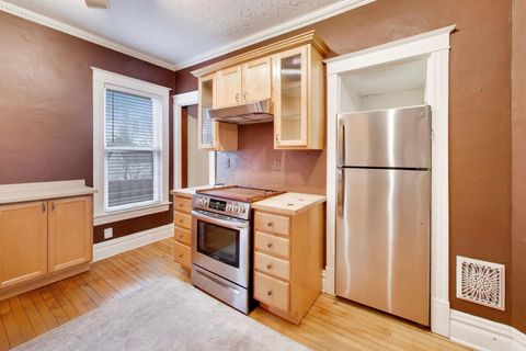 Tiny photo for 311 Brainerd Avenue, Libertyville, IL 60048 (MLS # 12587329)