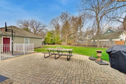 Tiny photo for 311 Brainerd Avenue, Libertyville, IL 60048 (MLS # 12587329)