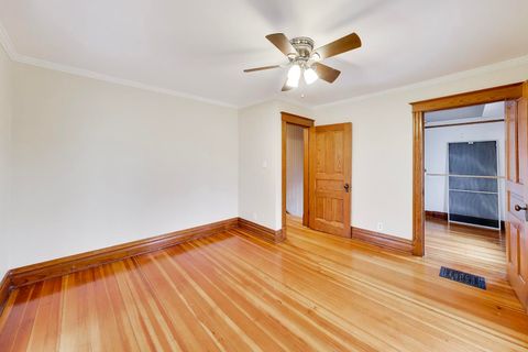 Tiny photo for 311 Brainerd Avenue, Libertyville, IL 60048 (MLS # 12587329)