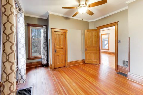 Tiny photo for 311 Brainerd Avenue, Libertyville, IL 60048 (MLS # 12587329)