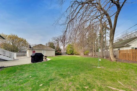 Tiny photo for 311 Brainerd Avenue, Libertyville, IL 60048 (MLS # 12587329)