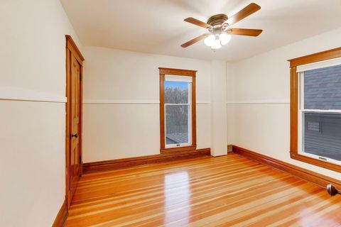 Tiny photo for 311 Brainerd Avenue, Libertyville, IL 60048 (MLS # 12587329)