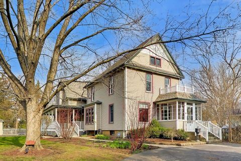 311 Brainerd Avenue Libertyville IL 60048