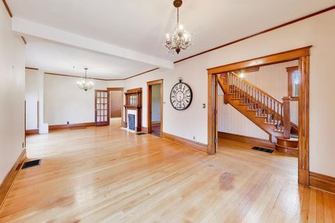 Tiny photo for 311 Brainerd Avenue, Libertyville, IL 60048 (MLS # 12587329)