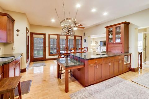 Tiny photo for 311 Brainerd Avenue, Libertyville, IL 60048 (MLS # 12587329)