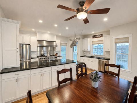 Tiny photo for 311 Brainerd Avenue, Libertyville, IL 60048 (MLS # 12587329)