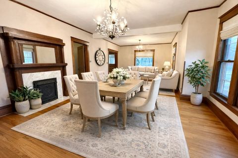 Tiny photo for 311 Brainerd Avenue, Libertyville, IL 60048 (MLS # 12587329)