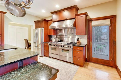 Tiny photo for 311 Brainerd Avenue, Libertyville, IL 60048 (MLS # 12587329)