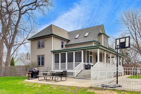 Tiny photo for 311 Brainerd Avenue, Libertyville, IL 60048 (MLS # 12587329)