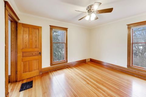 Tiny photo for 311 Brainerd Avenue, Libertyville, IL 60048 (MLS # 12587329)