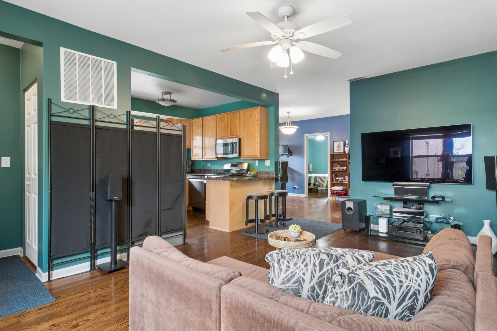 2320 W Rosemont Avenue 3