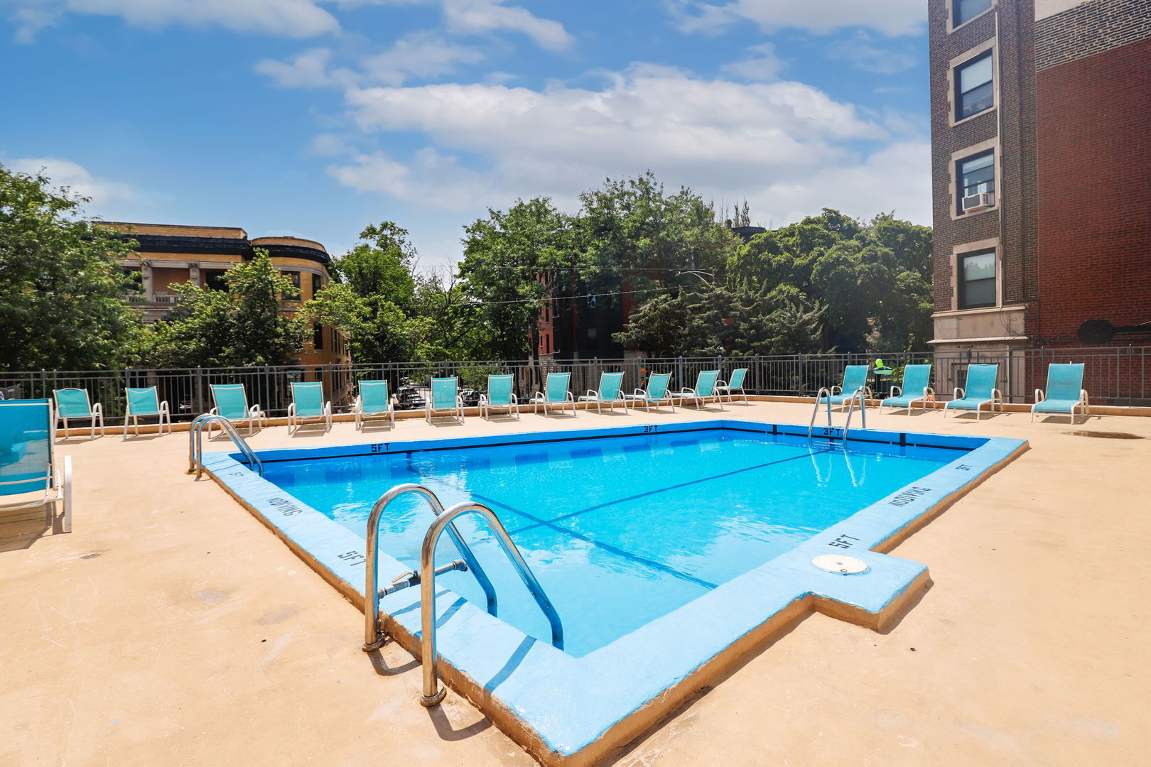 444 W FULLERTON Parkway 810