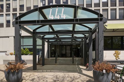 444 W FULLERTON Parkway 810 Chicago IL 60614