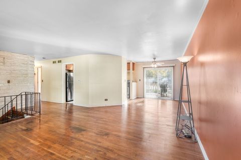 Tiny photo for 669 White Pine Road, Buffalo Grove, IL 60089 (MLS # 12498537)