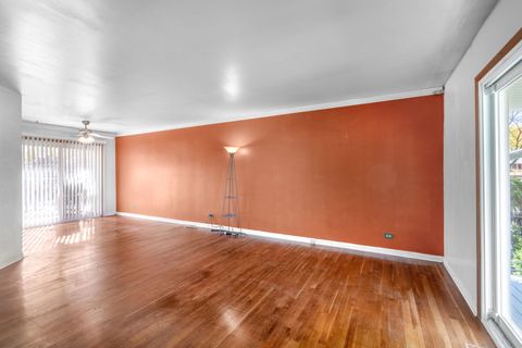 Tiny photo for 669 White Pine Road, Buffalo Grove, IL 60089 (MLS # 12498537)