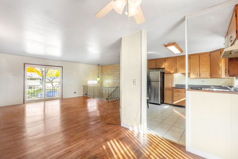 Tiny photo for 669 White Pine Road, Buffalo Grove, IL 60089 (MLS # 12498537)