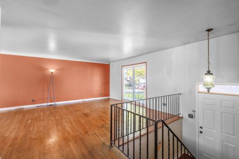 Tiny photo for 669 White Pine Road, Buffalo Grove, IL 60089 (MLS # 12498537)