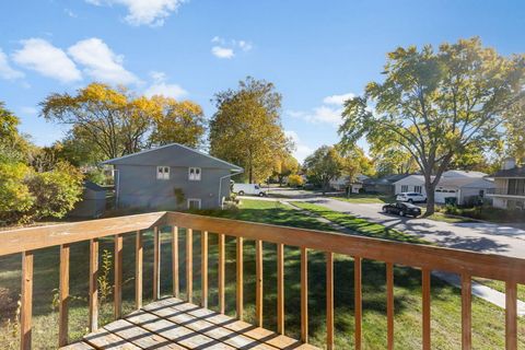 Tiny photo for 669 White Pine Road, Buffalo Grove, IL 60089 (MLS # 12498537)