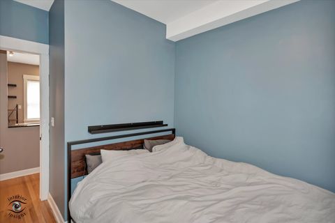 Tiny photo for 2537 Prairie Avenue #2E, Evanston, IL 60201 (MLS # 12614333)