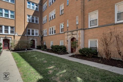 Tiny photo for 2537 Prairie Avenue #2E, Evanston, IL 60201 (MLS # 12614333)