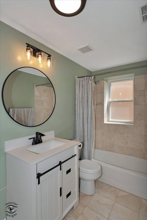 Tiny photo for 2537 Prairie Avenue #2E, Evanston, IL 60201 (MLS # 12614333)