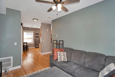 Tiny photo for 2537 Prairie Avenue #2E, Evanston, IL 60201 (MLS # 12614333)