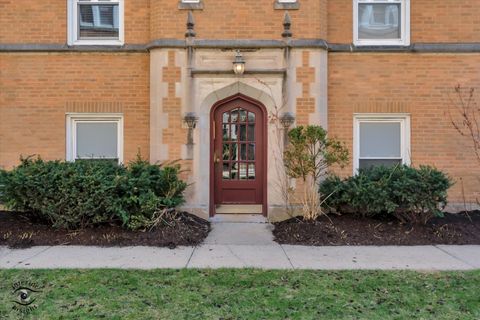 Tiny photo for 2537 Prairie Avenue #2E, Evanston, IL 60201 (MLS # 12614333)