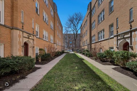 Tiny photo for 2537 Prairie Avenue #2E, Evanston, IL 60201 (MLS # 12614333)