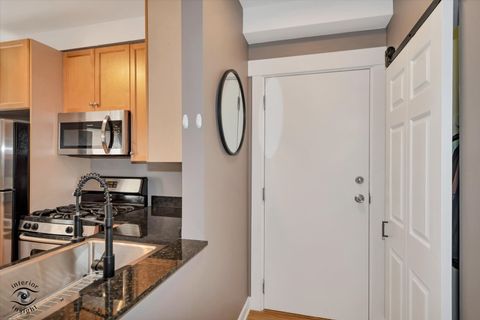 Tiny photo for 2537 Prairie Avenue #2E, Evanston, IL 60201 (MLS # 12614333)