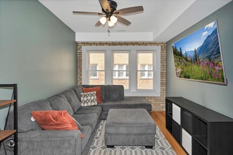 Tiny photo for 2537 Prairie Avenue #2E, Evanston, IL 60201 (MLS # 12614333)